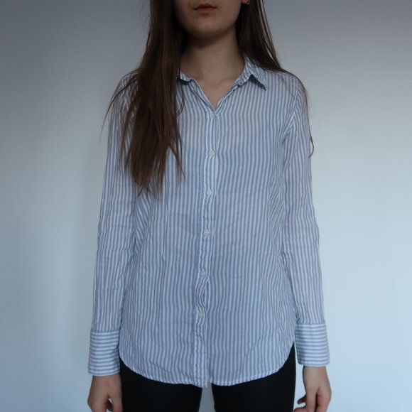 Button up blouse. - Picture 1 of 4